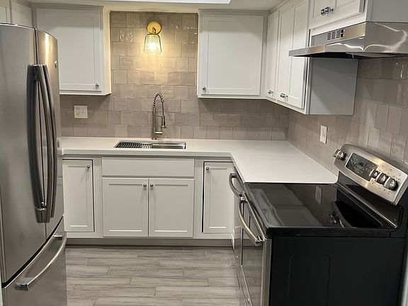 3rd image of 5132 N 31st Way Unit 114