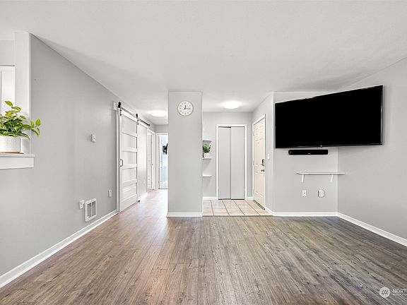 4th image of 635 W Horton Way #124