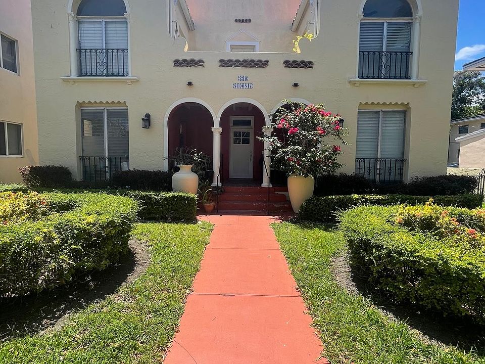 Charming & Welcoming Entrance