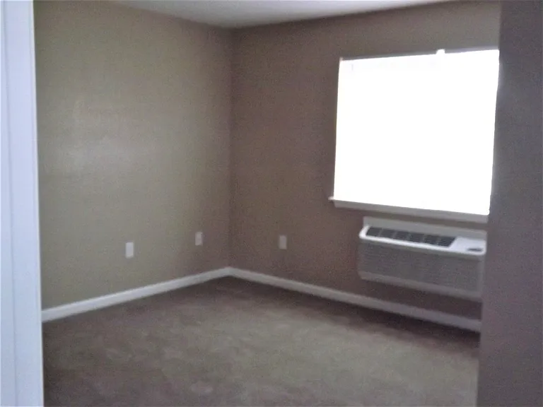 2 Bedroom 1 Bath — Photo 7
