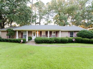 2502 Pin Oak Dr, Starkville, MS 39759