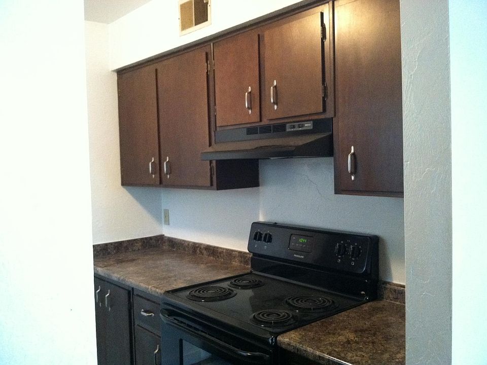 1st image of 1530 Live Oak Dr APT 1A