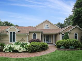 33 Longshank Cir, East Falmouth, MA 02536