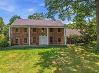 1925 Greenpine Dr, Cincinnati, OH 45231