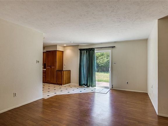 4th image of 715 N Lisa Ln
