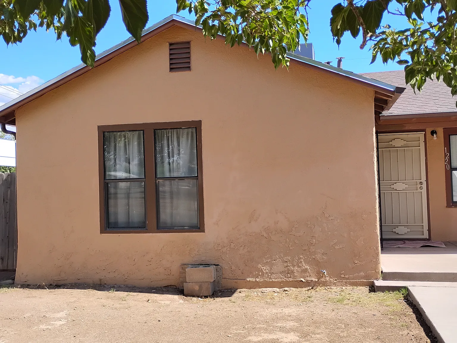 5 bed, 1445 sqft, $1,800 — Photo 2