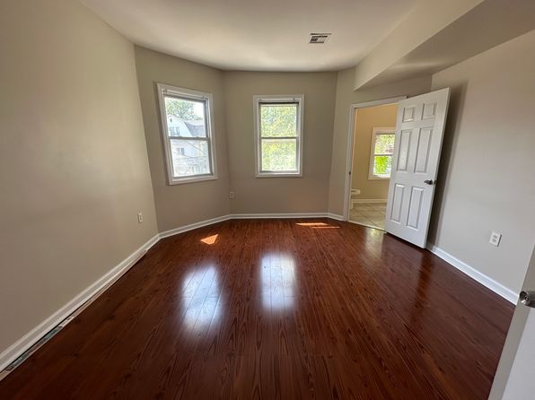 195 N 11th St FLOOR 2