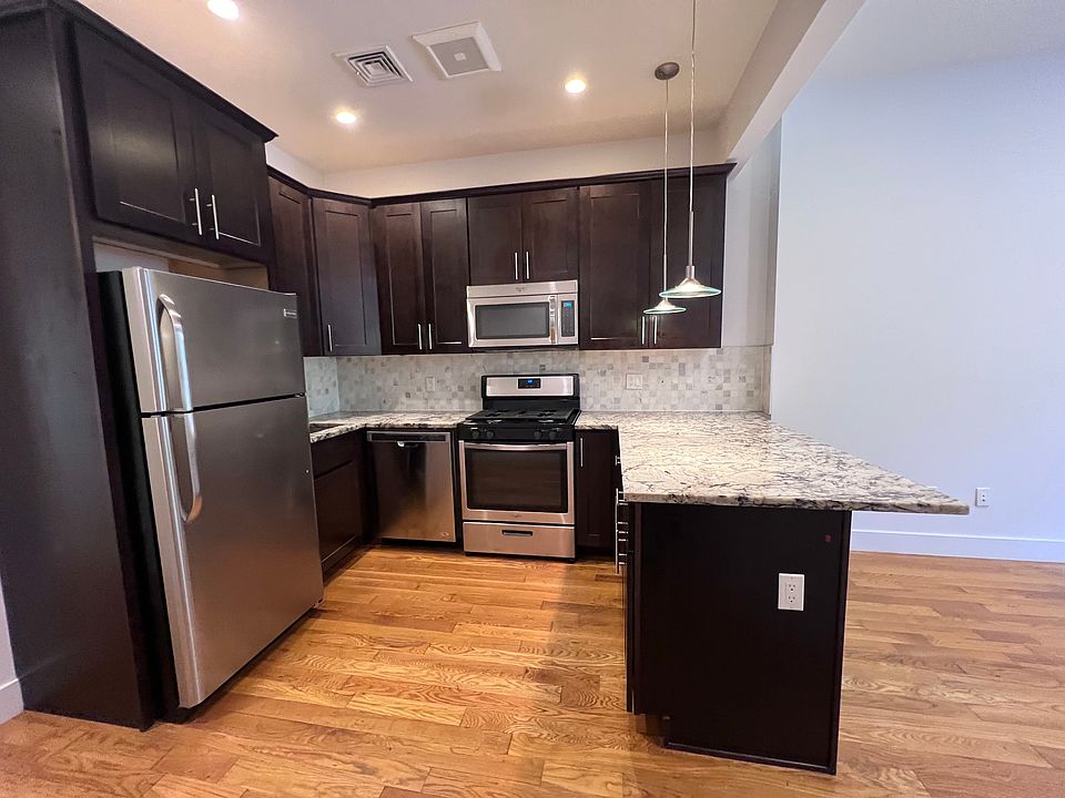 1st image of 184 Kosciuszko St #3