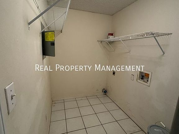 5th image of 5211 Southern Oaks Trl
