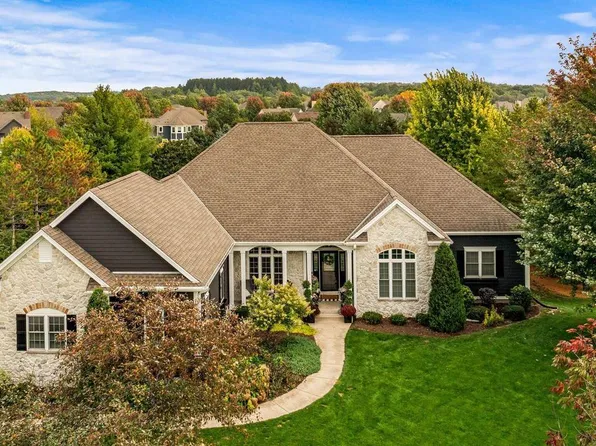 358 Sunshine DRIVE, Hartland, WI 53029