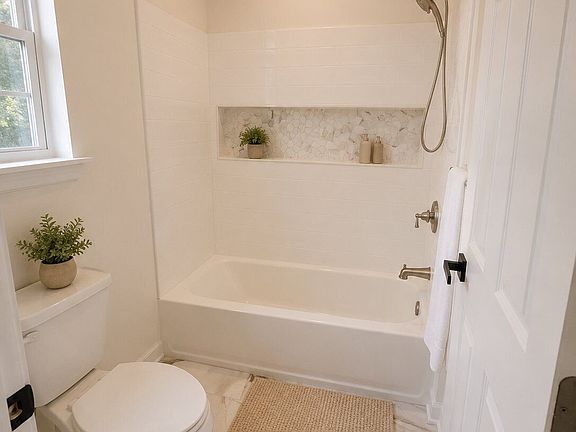 3rd image of 131 Forest Pl