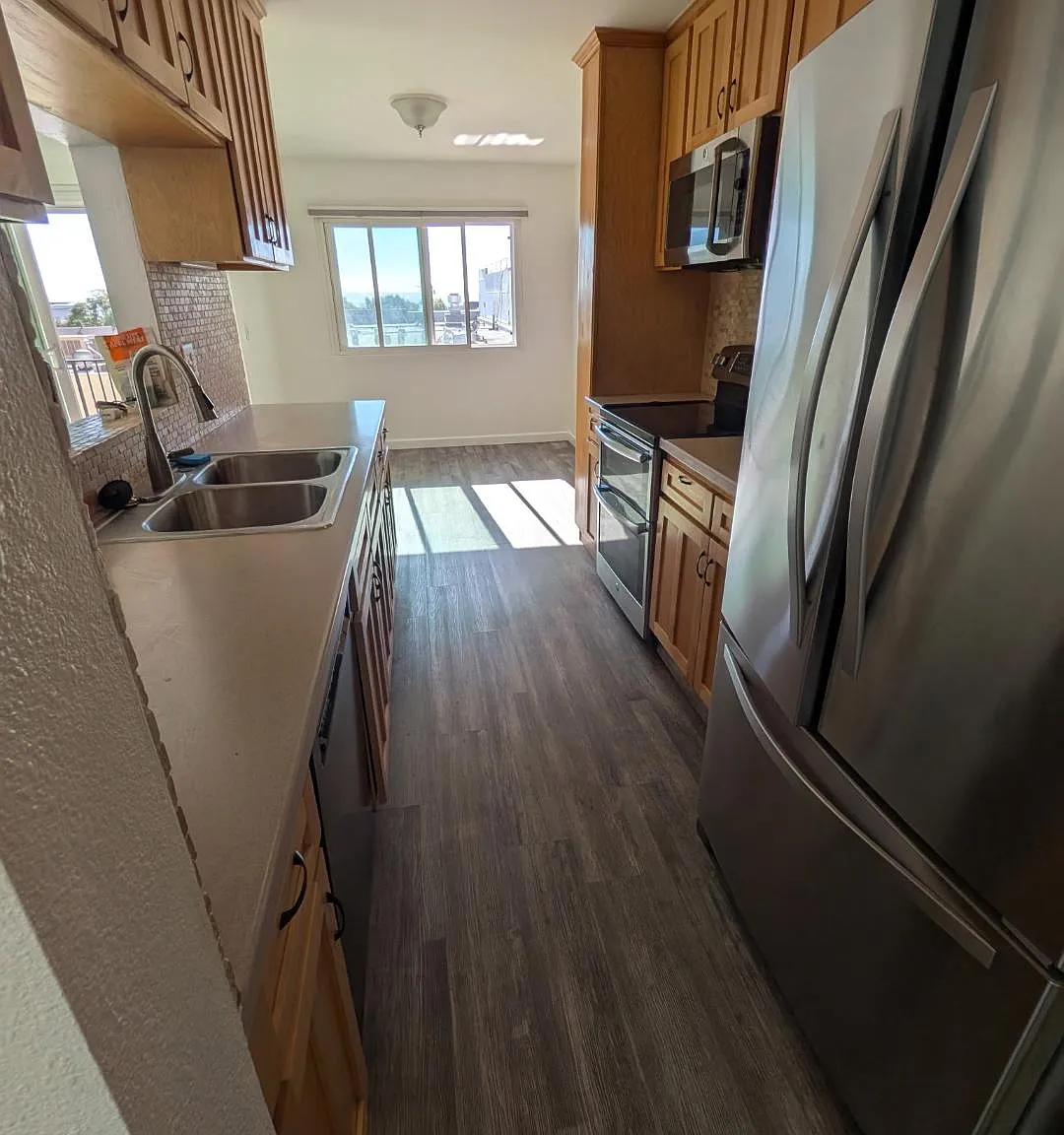 2 bed, 1047 sqft, $2,985 — Photo 2