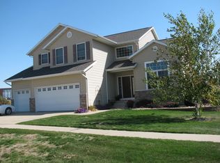 820 13th Ave SW, Mount Vernon, IA 52314