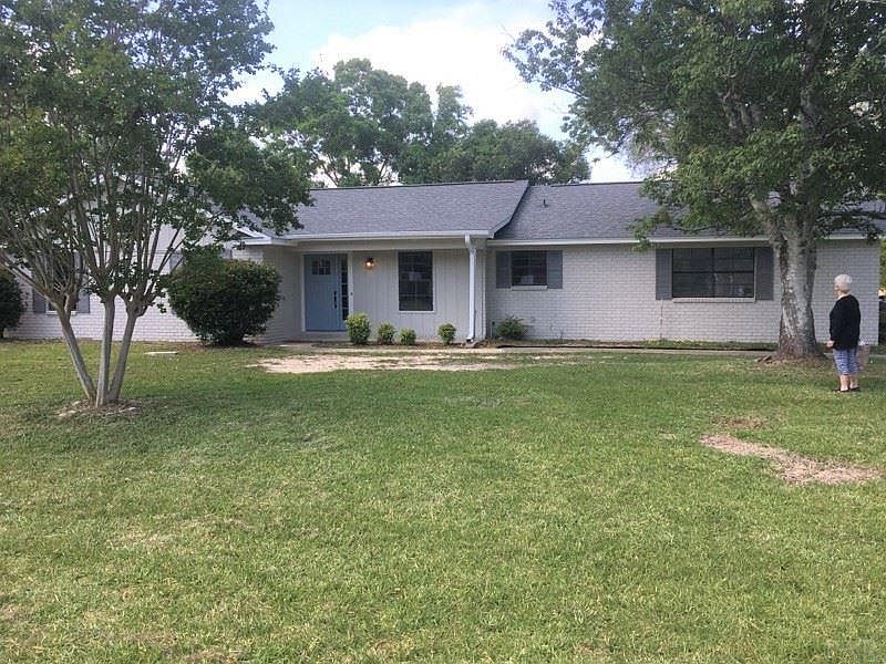 1st image of 2136 Pineview Cir Unit 4