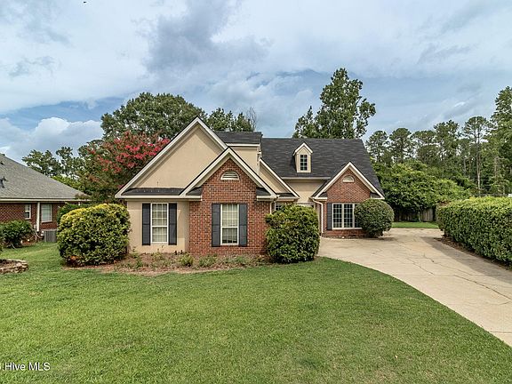 2nd image of 555 Live Oak Court
