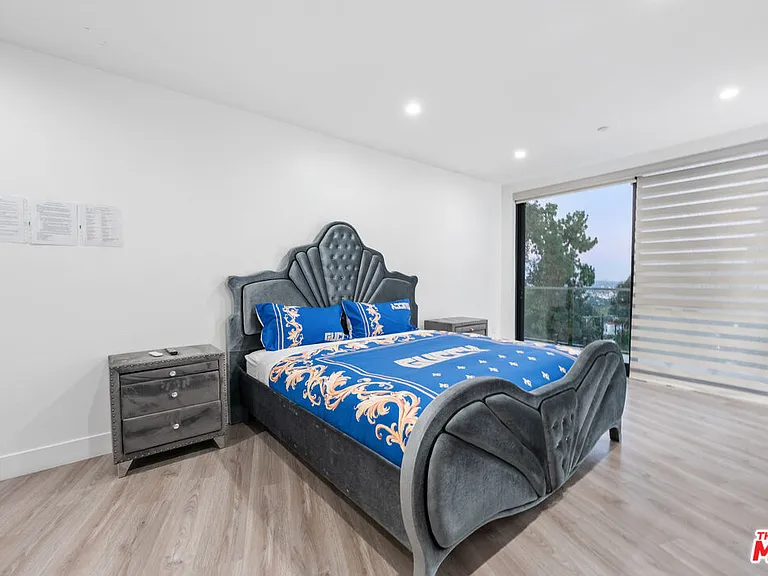 6181 Temple Hill Dr — Photo 38