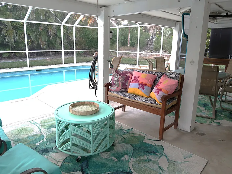 Screened Lanai, Pool & Outdoor Dining Area