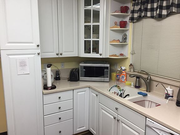 4th image of 418 Saint Marys St