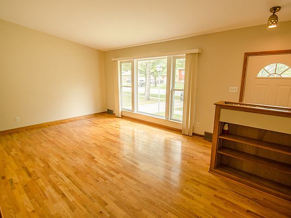 4th image of 2709 Swede Ave
