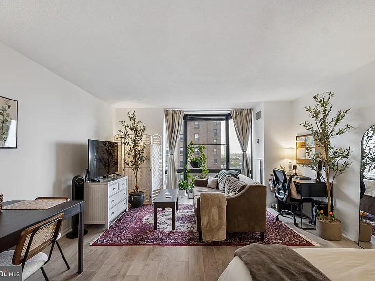2020 Walnut St #12F — Photo 2