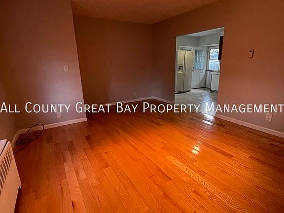 4th image of 20 W Oak St APT 1