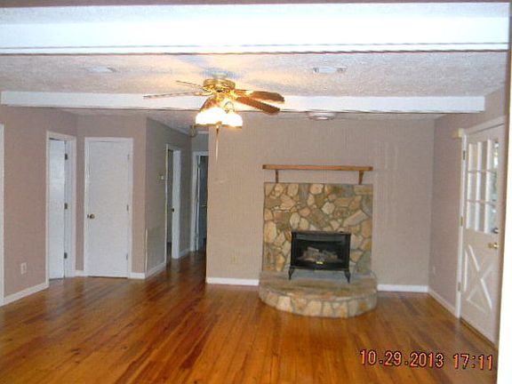 3rd image of 1018 Oak Dr