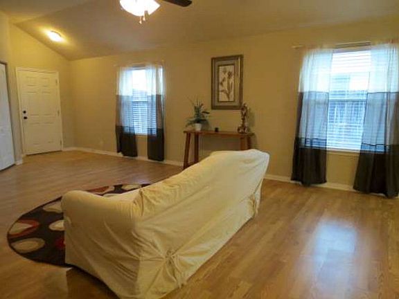 3rd image of 538 Roadrunner Ave