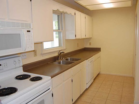 3rd image of 712 Riverview Dr