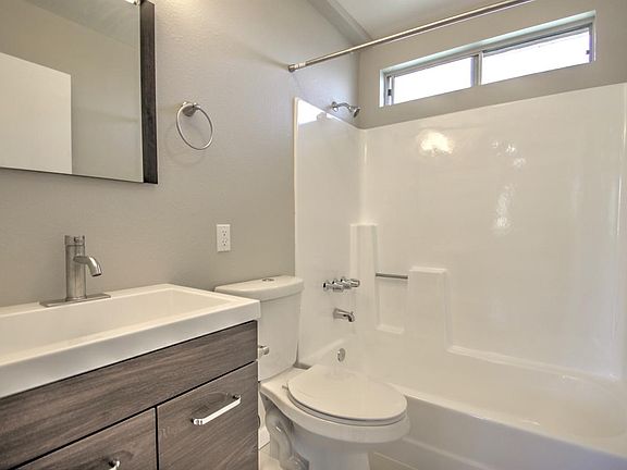 4th image of 1429 Grand Ave #1