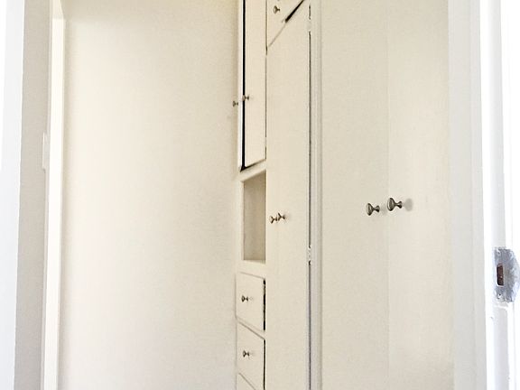 4th image of 935 Wilcox Ave #6