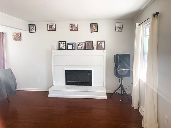 3rd image of 12 Pine View Dr