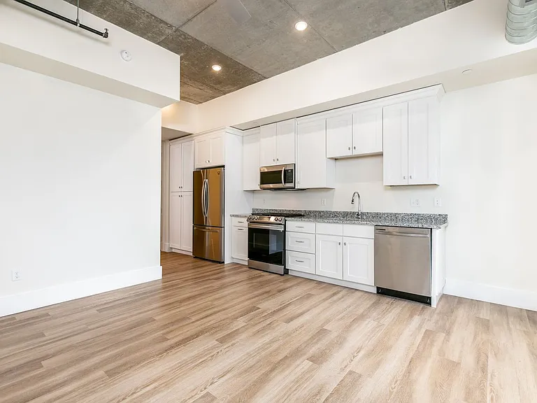 300 East Apartments — Photo 75
