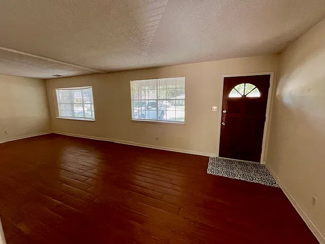 3 bed, 1500 sqft, $2,250 — Photo 2