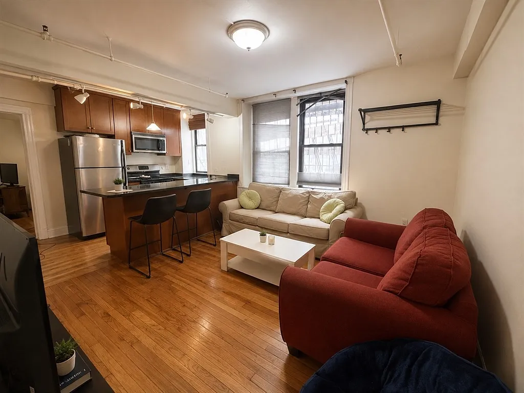 2 bed, 1.0 bath, 583 sqft, $3,100 — Photo 1
