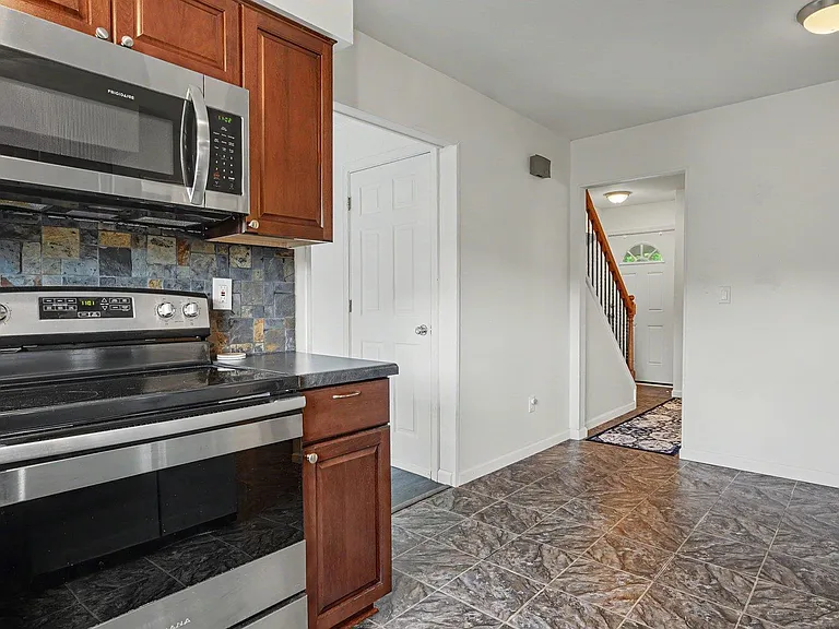 2735 Foster Ave — Photo 13