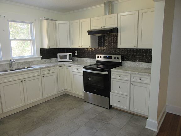 2nd image of 1437 Hilltop St