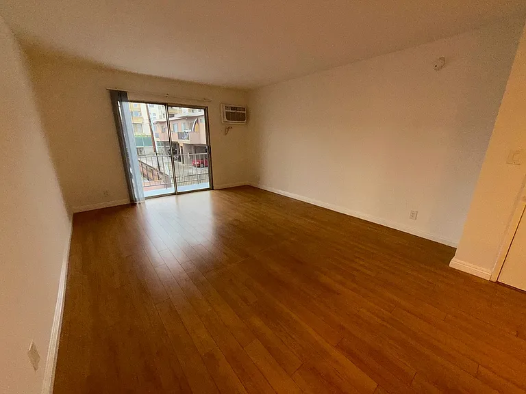 10760 Rose Ave. — Photo 14