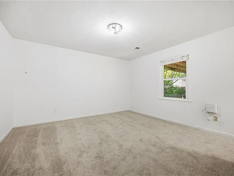 15209 Lamar Ave — Photo 14
