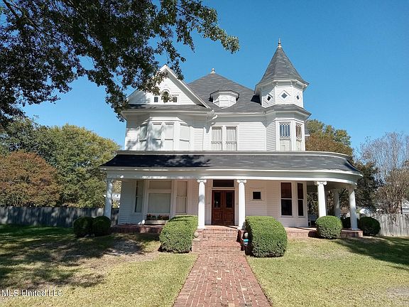 2nd image of 207 E Percy St