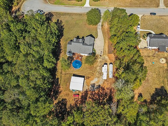 4th image of 429 Highgrove Dr
