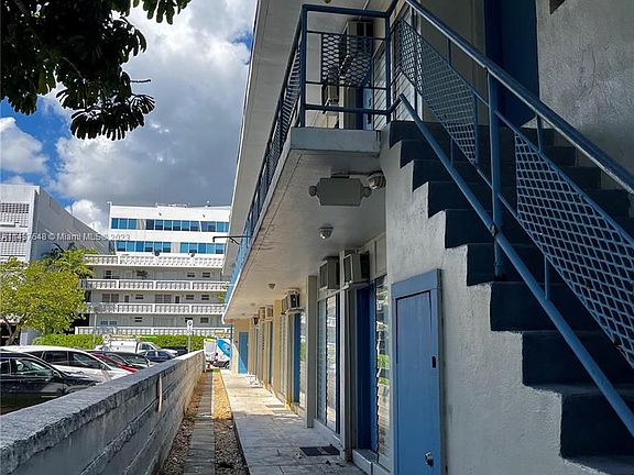 2nd image of 1685 Jefferson Ave #18