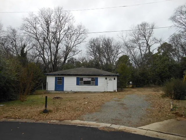1043 W Richmond St photo 1