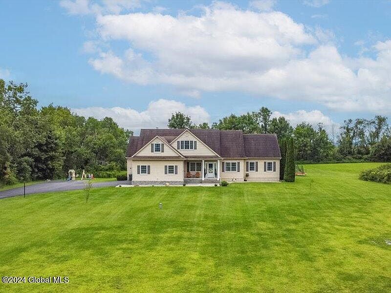 2nd image of 2122 Donnan Road