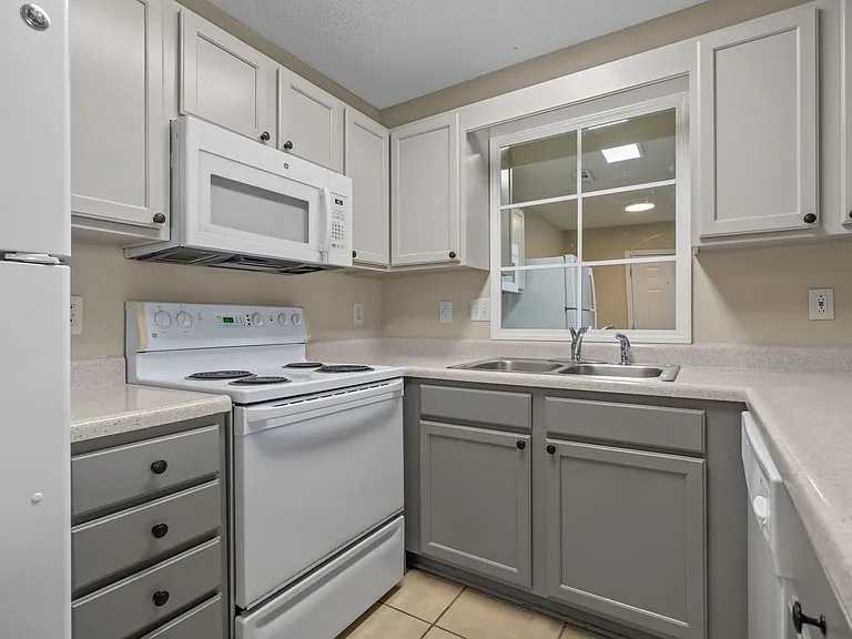 3687 Claypond Rd #C — Photo 38