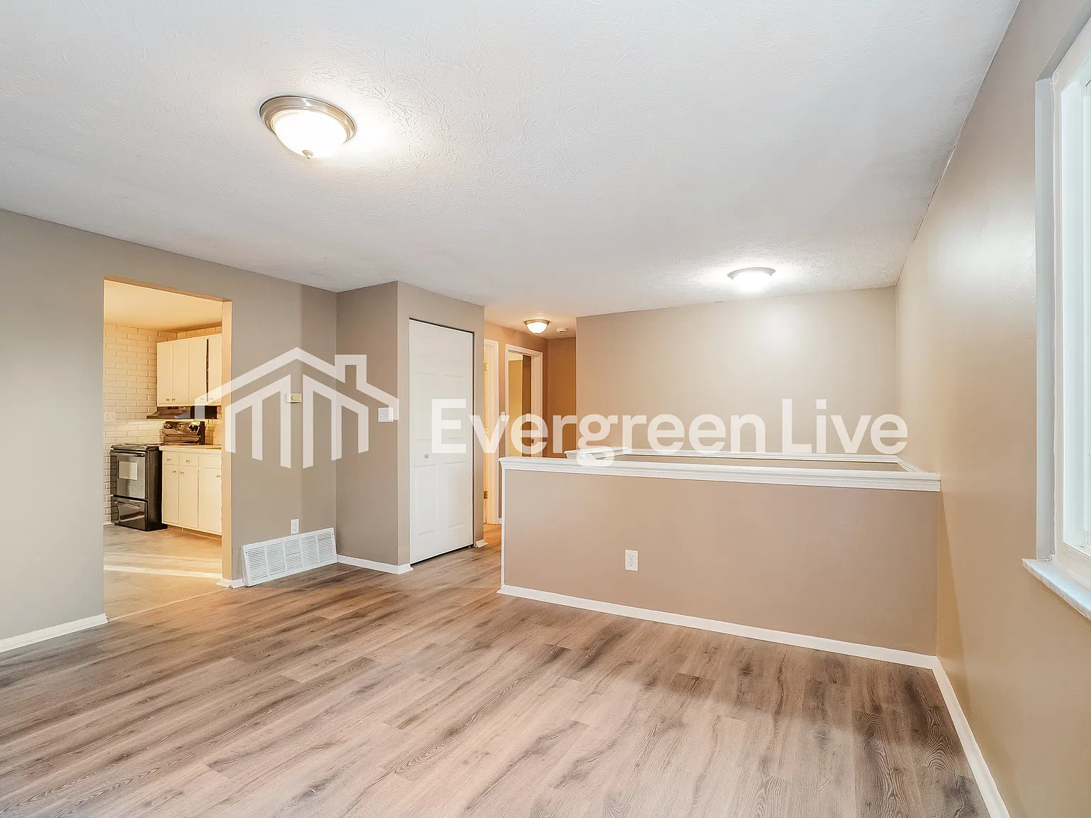 4 bed, 1.0 bath, 1320 sqft, $1,645 — Photo 4