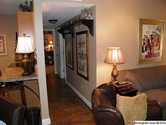 3rd image of 914 Penny Ln