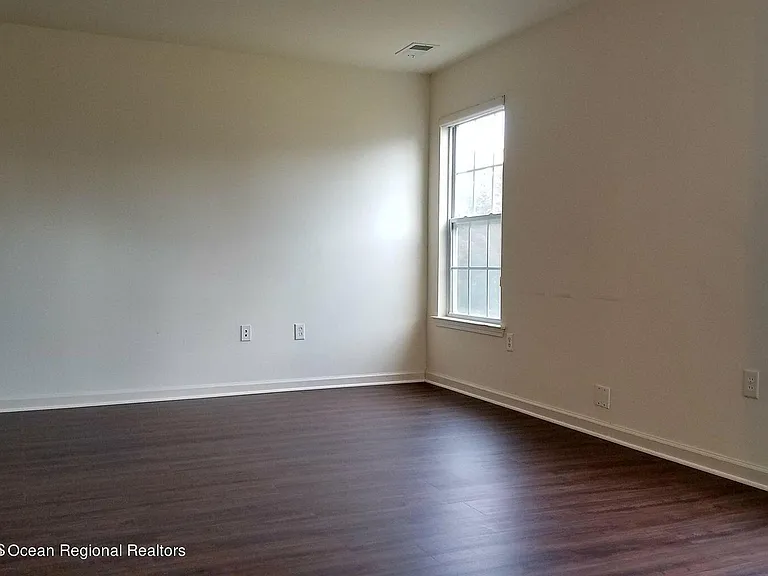 11 Hawthorne Dr — Photo 3