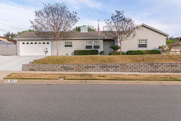 1st image of 203 Garden Grove Ln