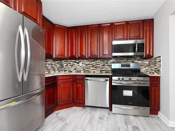 155 Darwin Ln, North Brunswick, NJ 08902