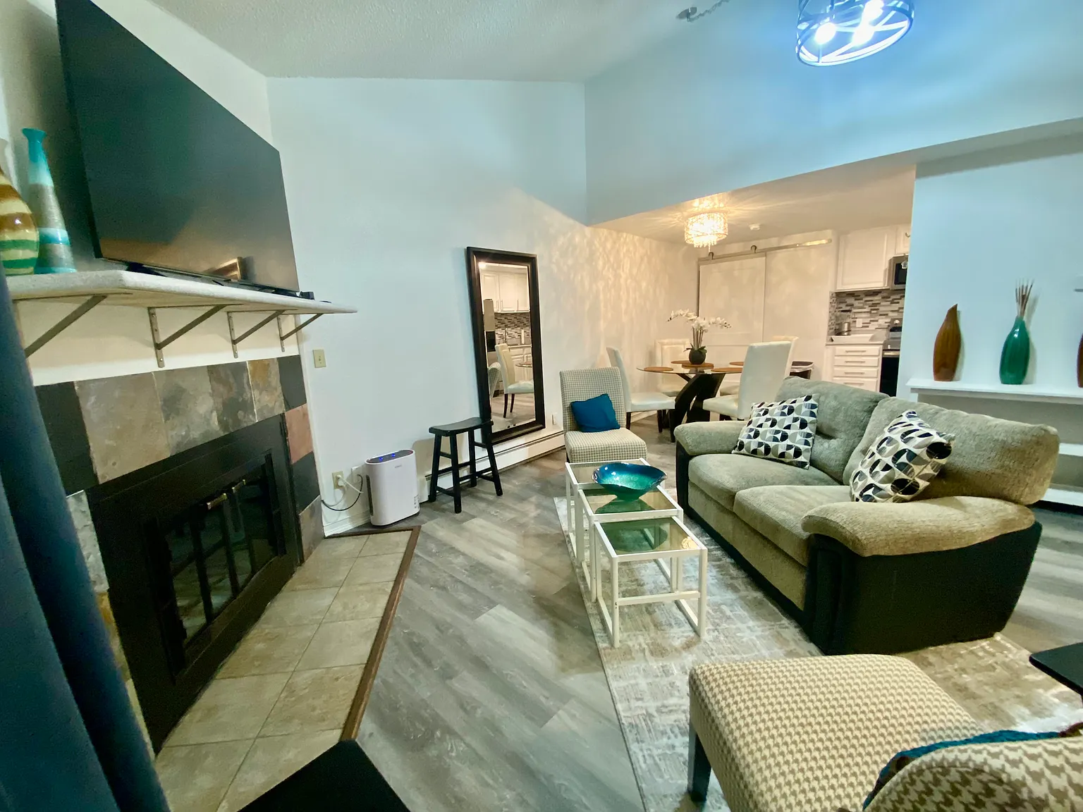 2 bed, 674 sqft, $2,300 — Photo 4